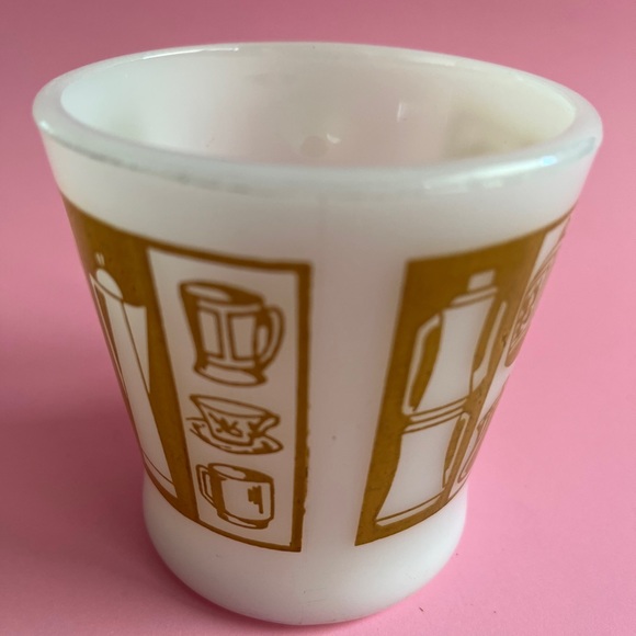 Vintage milk glass mug with tea/coffee pot design by fire king - Picture 2 of 6